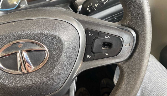 2022 Tata ALTROZ XT PETROL, Petrol, Manual, 37,534 km, Steering wheel - Cruise control switch has minor damage