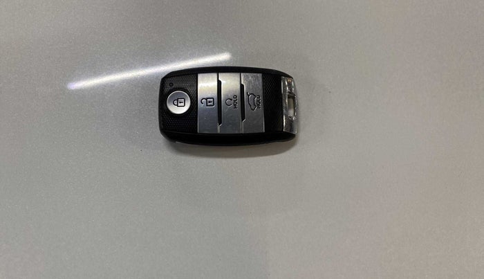 2021 KIA SONET GTX PLUS 1.5 AT, Diesel, Automatic, 24,773 km, Key Close Up