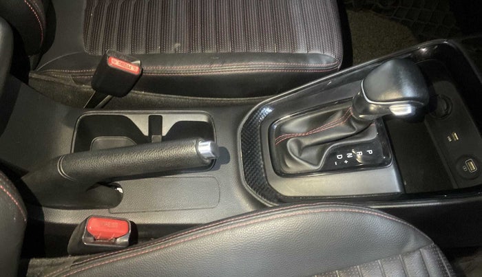 2021 KIA SONET GTX PLUS 1.5 AT, Diesel, Automatic, 24,773 km, Gear Lever