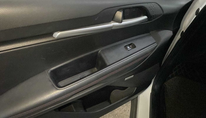 2021 KIA SONET GTX PLUS 1.5 AT, Diesel, Automatic, 24,773 km, Left front window switch / handle - Power window makes minor noise