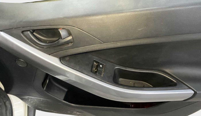2020 Tata NEXON XE PETROL, Petrol, Manual, 61,254 km, Driver Side Door Panels Control
