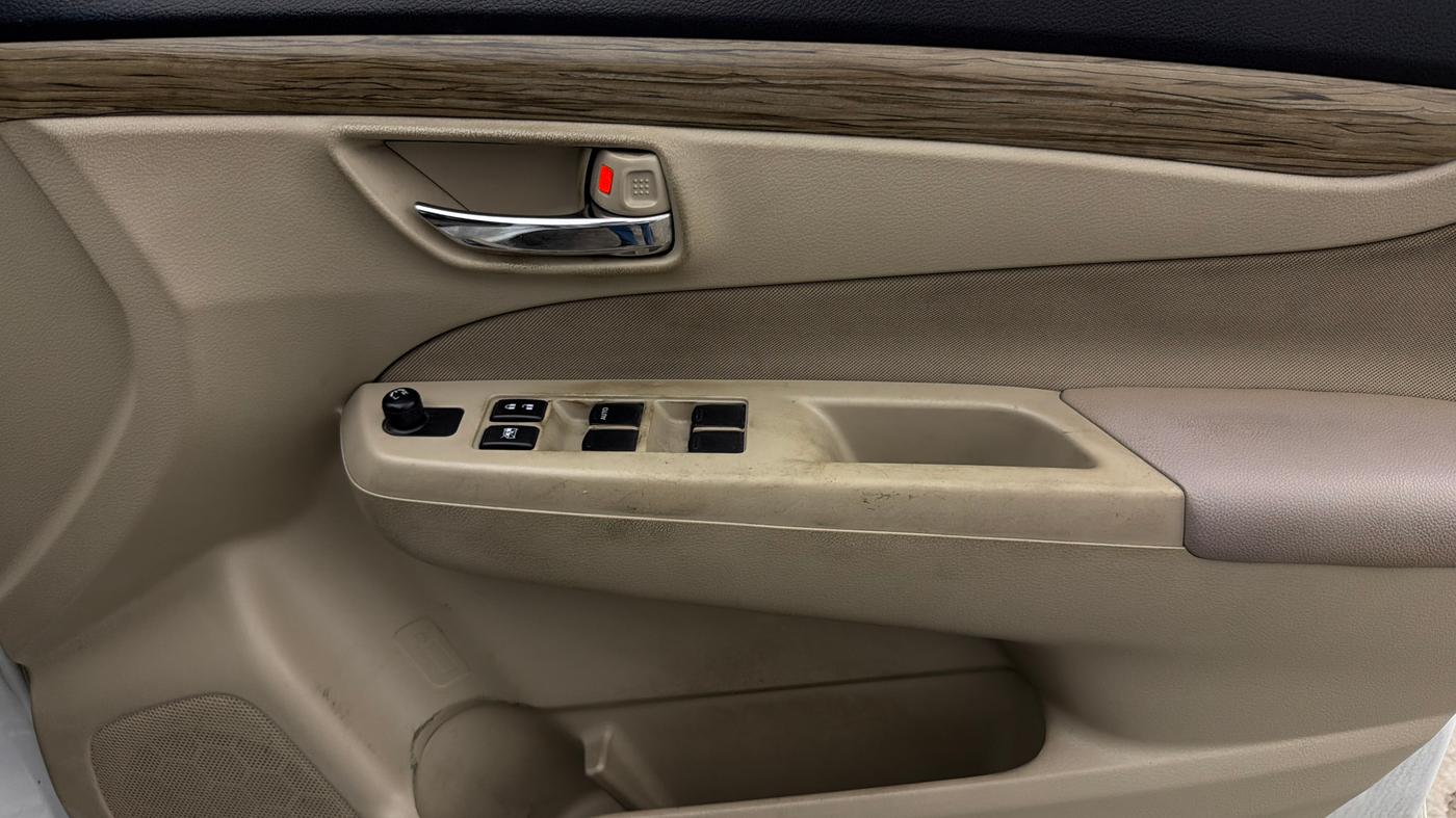 2019 Maruti Ciaz DELTA 1.5 SHVS MT PETROL, Petrol, Manual, 98,678 km, Driver Side Door Panels Control
