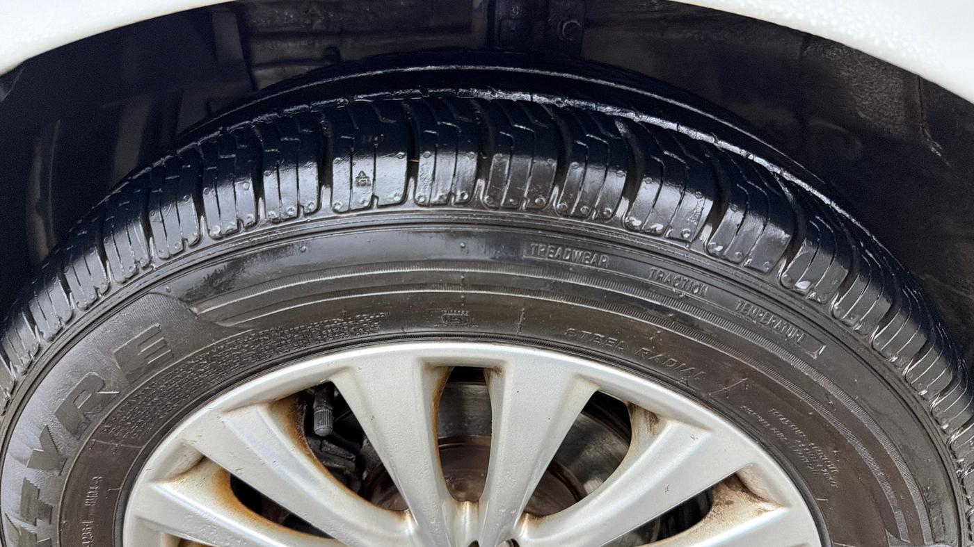 2019 Maruti Ciaz DELTA 1.5 SHVS MT PETROL, Petrol, Manual, 98,678 km, Left Front Tyre Tread