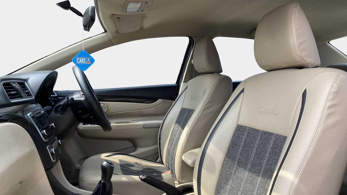 2015 Maruti Ciaz VXI, Petrol, Manual, 81,132 km, Right Side Front Door Cabin