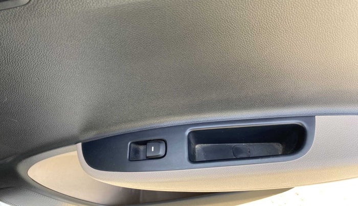 2016 Hyundai Grand i10 ASTA (O) AT 1.2 KAPPA VTVT, Petrol, Automatic, 23,035 km, Right rear window switch / handle - Window making noise/ moving slow