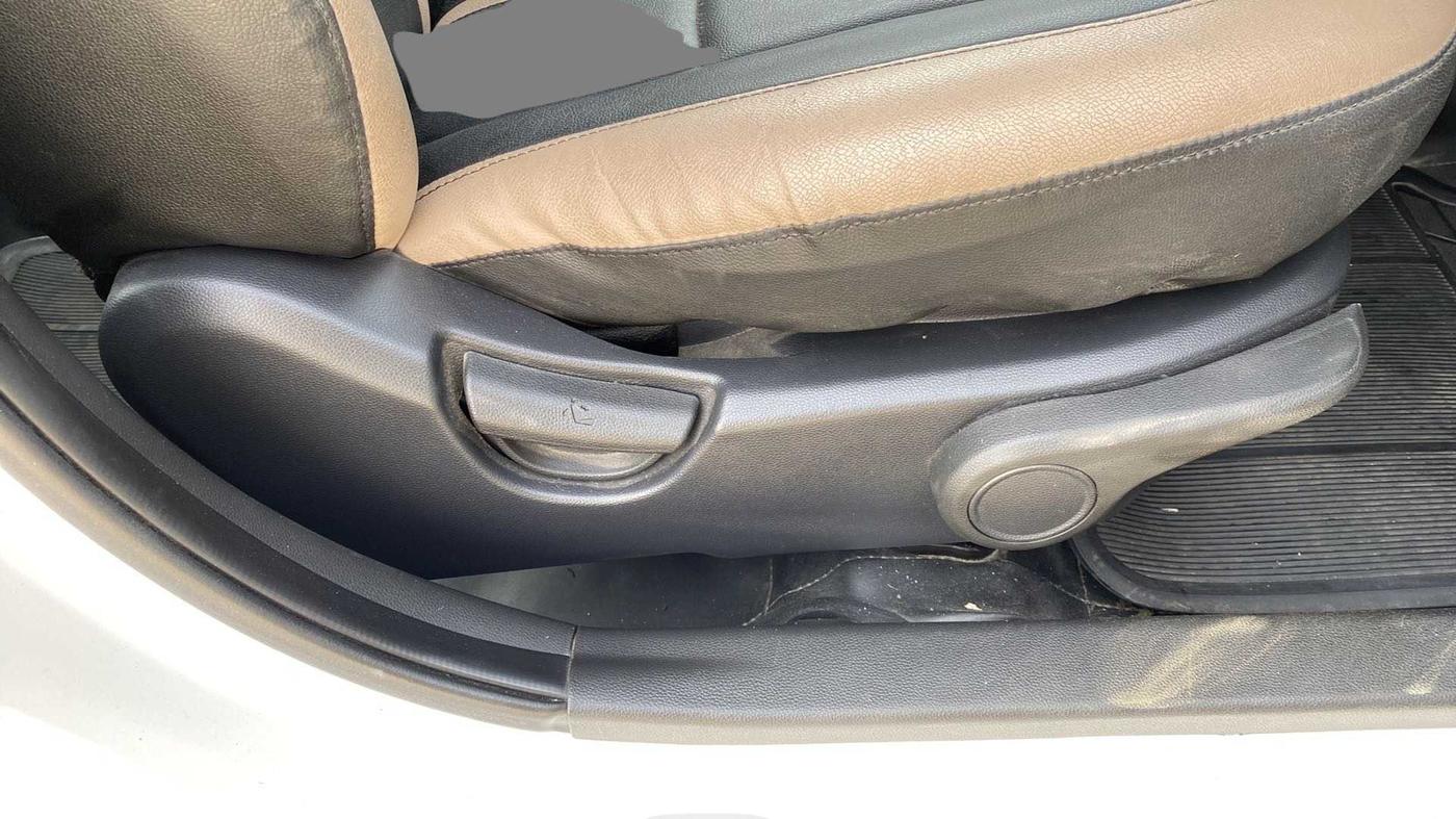 2016 Hyundai Grand i10 ASTA (O) AT 1.2 KAPPA VTVT, Petrol, Automatic, 23,035 km, Driver Side Adjustment Panel