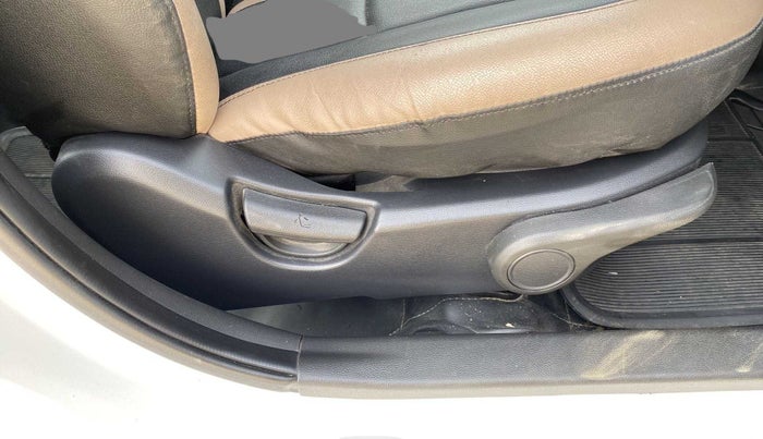 2016 Hyundai Grand i10 ASTA (O) AT 1.2 KAPPA VTVT, Petrol, Automatic, 23,035 km, Driver Side Adjustment Panel