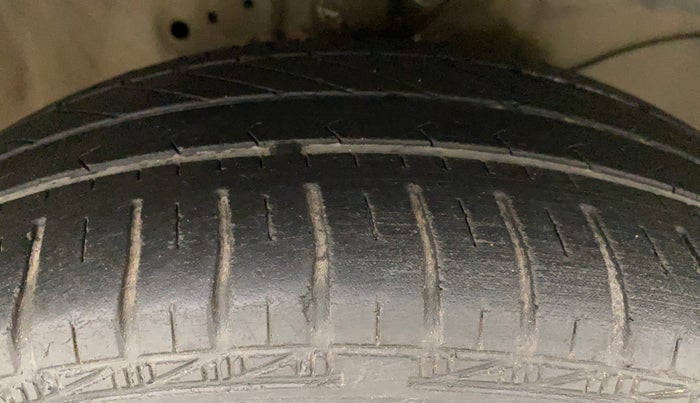 2012 Honda Brio E MT, Petrol, Manual, 34,629 km, Right Front Tyre Tread