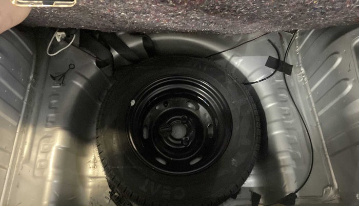 2019 Renault Kwid RXL, Petrol, Manual, 28,738 km, Dicky (Boot door) - Tool missing