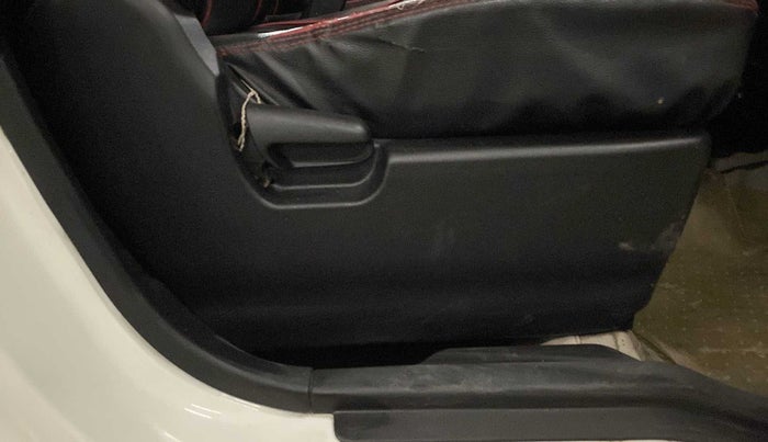 2017 Maruti Wagon R 1.0 LXI CNG, CNG, Manual, 61,093 km, Driver Side Adjustment Panel