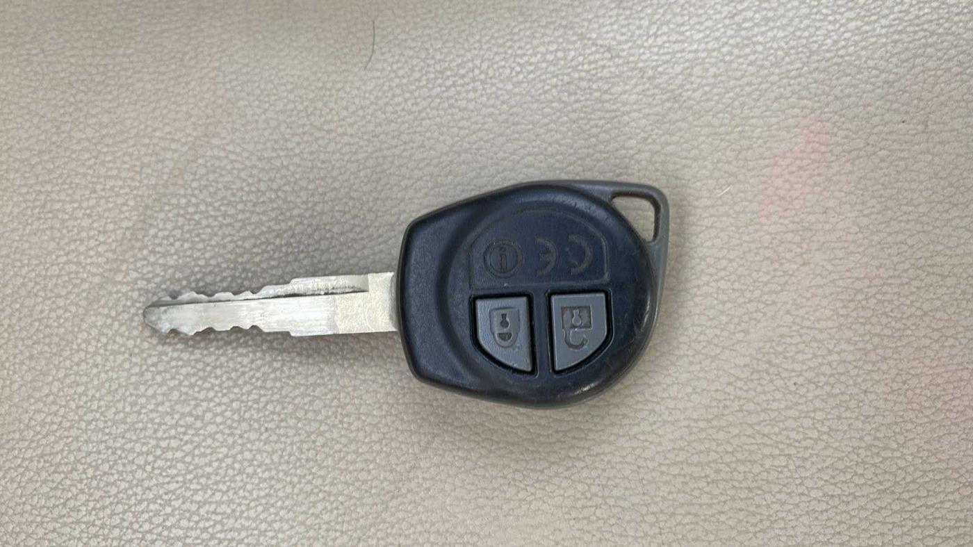 2018 Maruti Dzire VXI, Petrol, Manual, 32,072 km, Key Close Up