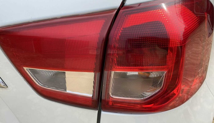 2018 Maruti Vitara Brezza ZDI, Diesel, Manual, 94,565 km, Right tail light - Minor damage