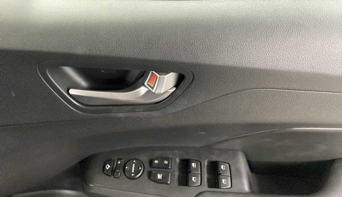 2021 Hyundai Verna SX (O) 1.0 TURBO DCT, Petrol, Automatic, 39,795 km, Driver Side Door Panels Control