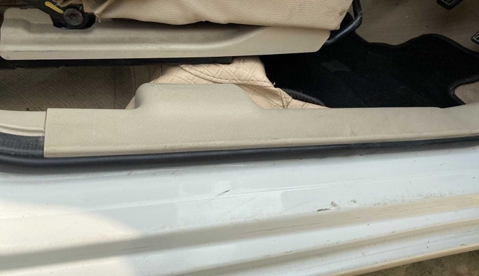 2019 Maruti Dzire VXI, Petrol, Manual, 16,034 km, Right running board - Minor scratches