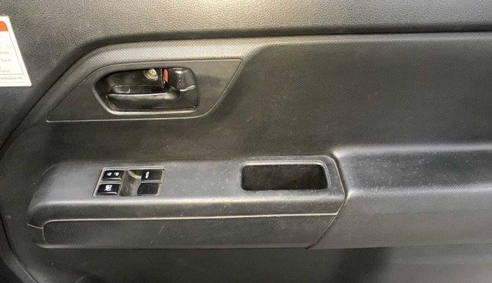 2021 Maruti New Wagon-R LXI CNG 1.0, CNG, Manual, 74,680 km, Driver Side Door Panels Control