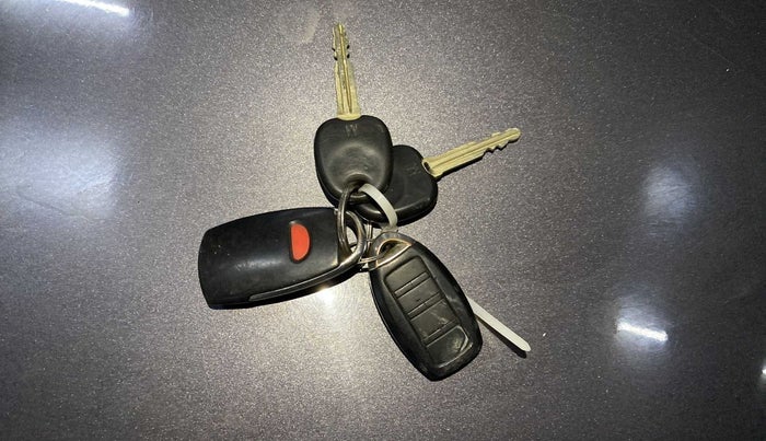 2018 Hyundai Eon ERA +, Petrol, Manual, 1,10,341 km, Key Close Up