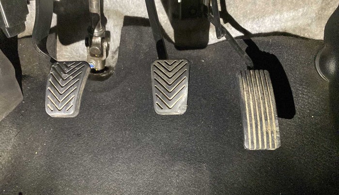 2018 Hyundai Eon ERA +, Petrol, Manual, 1,10,341 km, Pedals