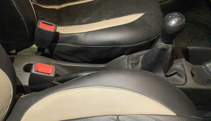 2018 Hyundai Eon ERA +, Petrol, Manual, 1,10,341 km, Gear Lever