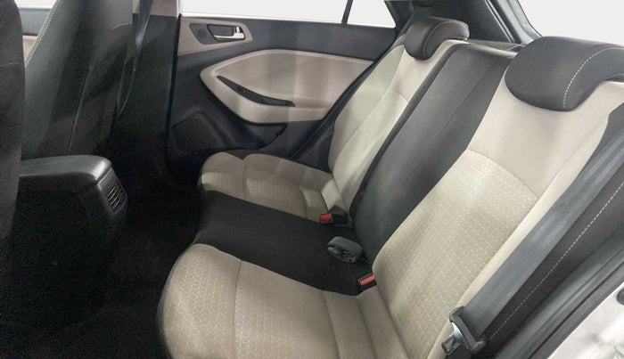 2016 Hyundai Elite i20 ASTA 1.2 (O), Petrol, Manual, 41,501 km, Right Side Rear Door Cabin