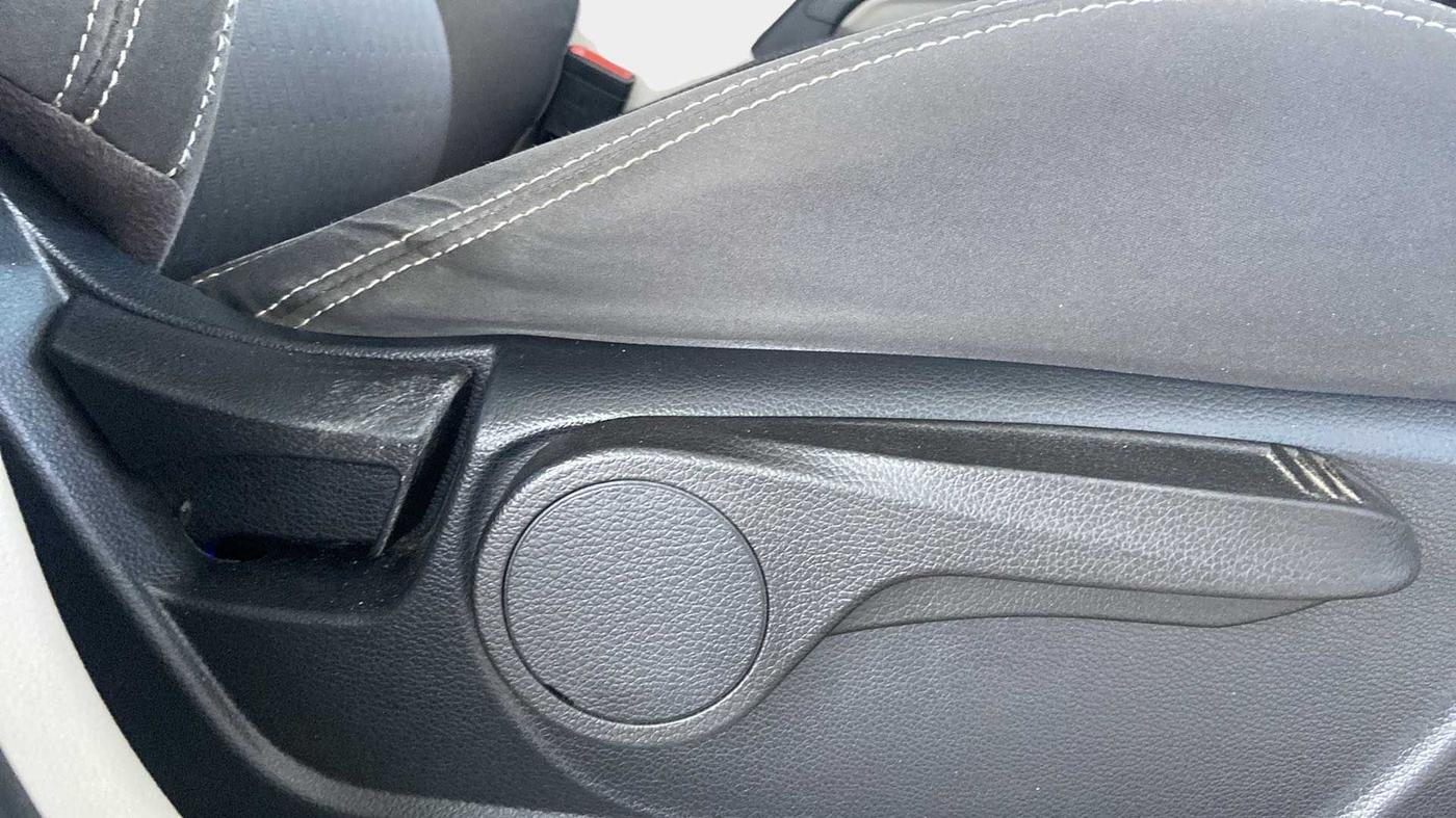 2019 Mahindra XUV300 W8 1.5 DIESEL, Diesel, Manual, 45,282 km, Driver Side Adjustment Panel