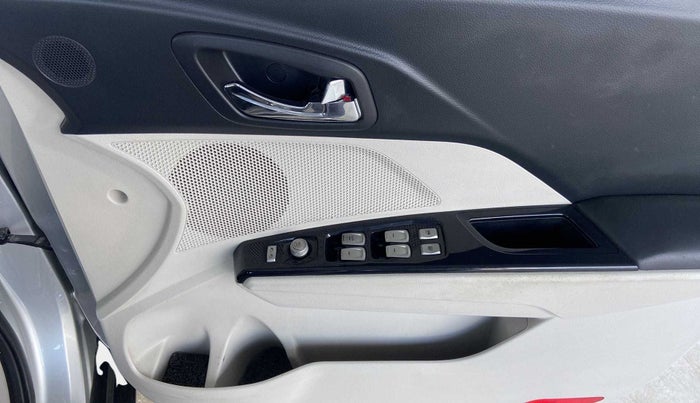 2019 Mahindra XUV300 W8 1.5 DIESEL, Diesel, Manual, 45,282 km, Driver Side Door Panels Control