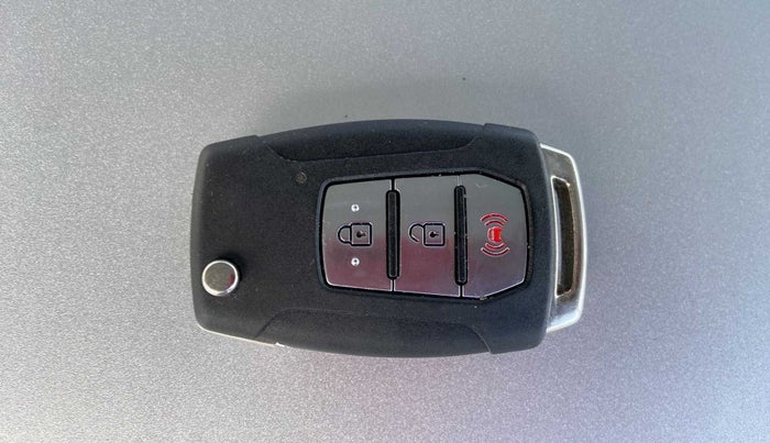 2019 Mahindra XUV300 W8 1.5 DIESEL, Diesel, Manual, 45,282 km, Key Close Up