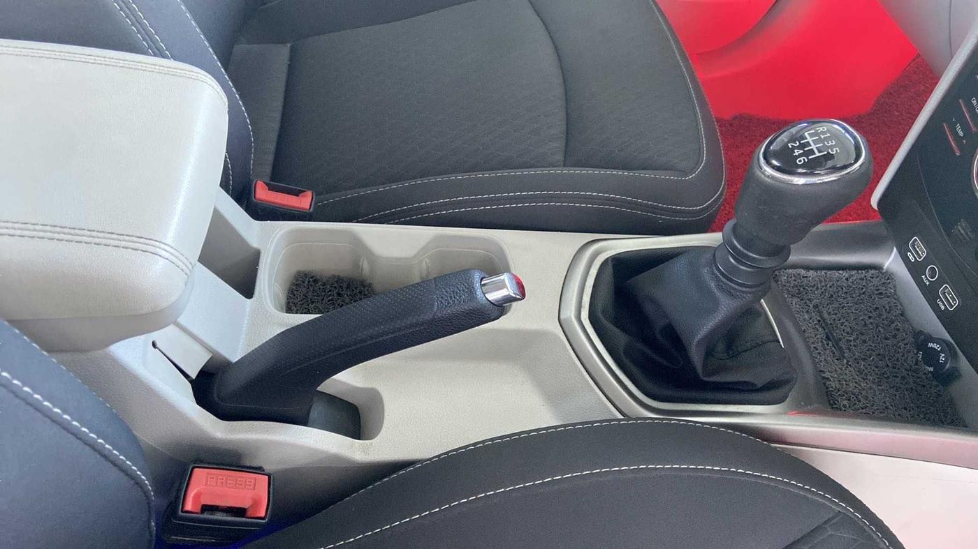 2019 Mahindra XUV300 W8 1.5 DIESEL, Diesel, Manual, 45,282 km, Gear Lever