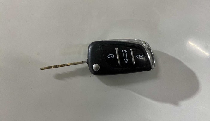 2017 Maruti Wagon R 1.0 VXI, CNG, Manual, 75,331 km, Key Close Up
