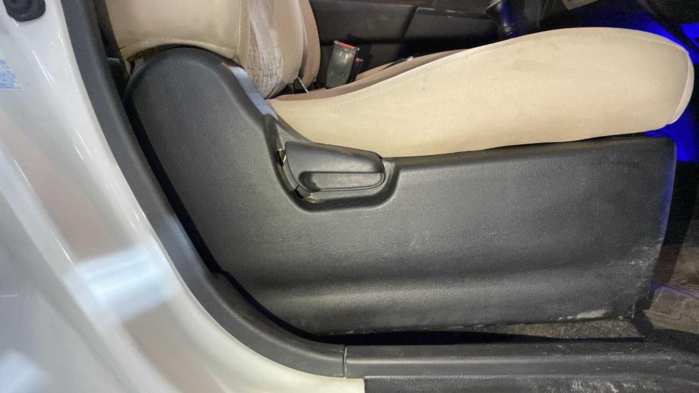 2017 Maruti Wagon R 1.0 VXI, CNG, Manual, 75,331 km, Driver Side Adjustment Panel