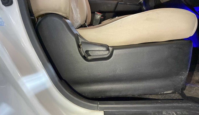 2017 Maruti Wagon R 1.0 VXI, CNG, Manual, 75,331 km, Driver Side Adjustment Panel