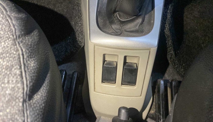 2017 Maruti Alto K10 VXI, Petrol, Manual, 18,199 km, Right front window switch / handle - Minor damage