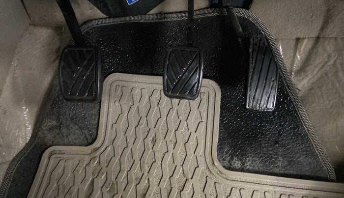 2018 Maruti Dzire VXI, Petrol, Manual, 42,083 km, Pedals