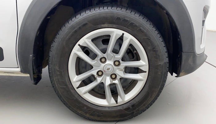 2022 Renault TRIBER RXT, Petrol, Manual, 27,395 km, Right Front Wheel