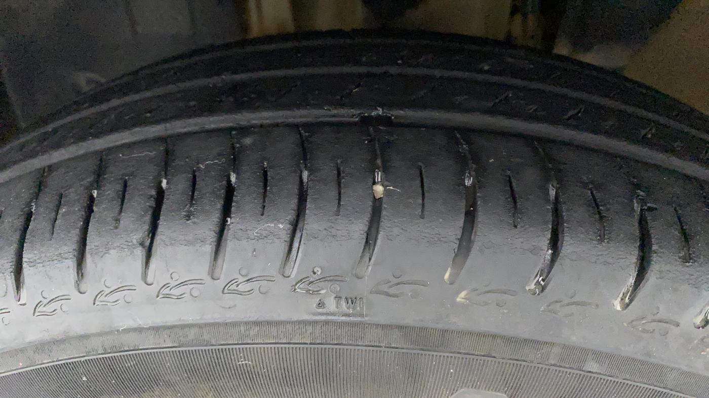 2022 Renault TRIBER RXT, Petrol, Manual, 27,395 km, Left Front Tyre Tread