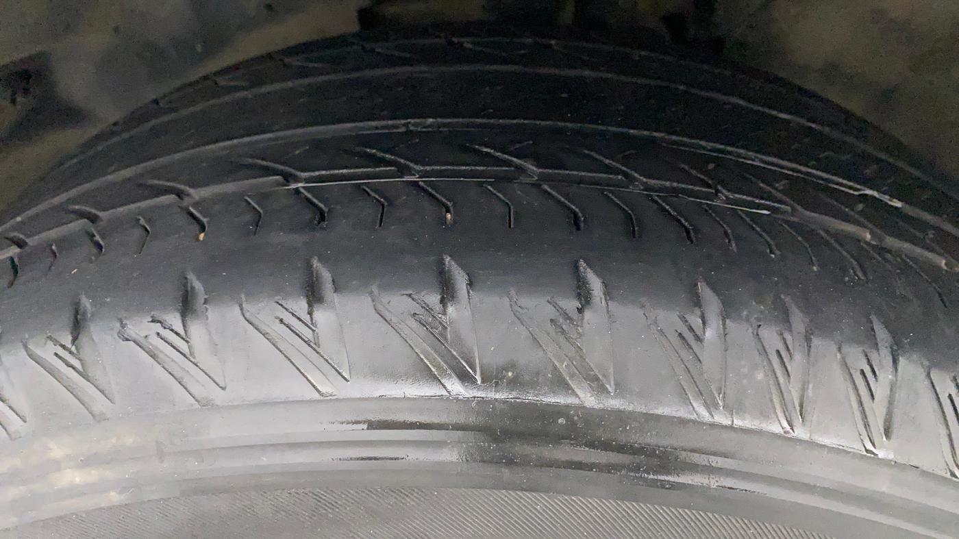 2021 Tata Harrier XZA PLUS 2.0L DARK EDITION, Diesel, Automatic, 54,180 km, Left Front Tyre Tread