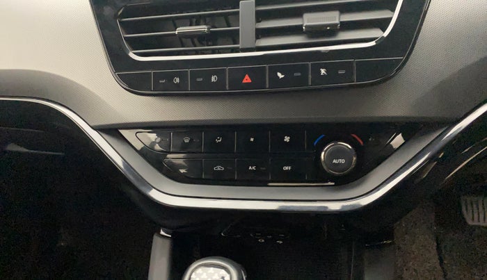 2021 Tata Harrier XZA PLUS 2.0L DARK EDITION, Diesel, Automatic, 54,180 km, AC Unit - Directional switch has minor damage