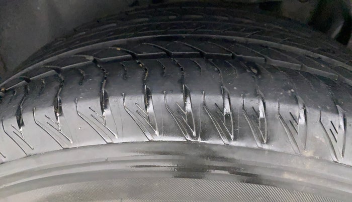 2021 Tata Harrier XZA PLUS 2.0L DARK EDITION, Diesel, Automatic, 54,180 km, Right Rear Tyre Tread