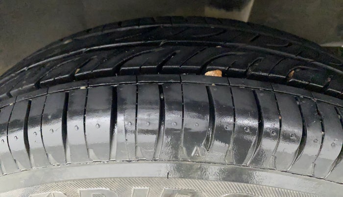 2016 Renault Kwid RXT 1.0 AMT (O), Petrol, Automatic, 60,897 km, Left Rear Tyre Tread