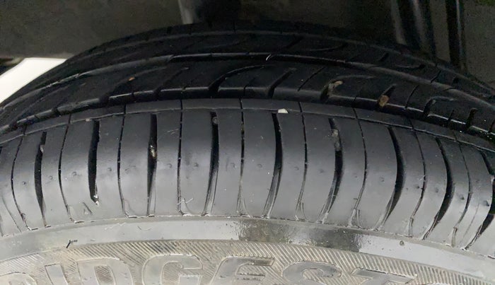 2016 Renault Kwid RXT 1.0 AMT (O), Petrol, Automatic, 60,897 km, Right Rear Tyre Tread