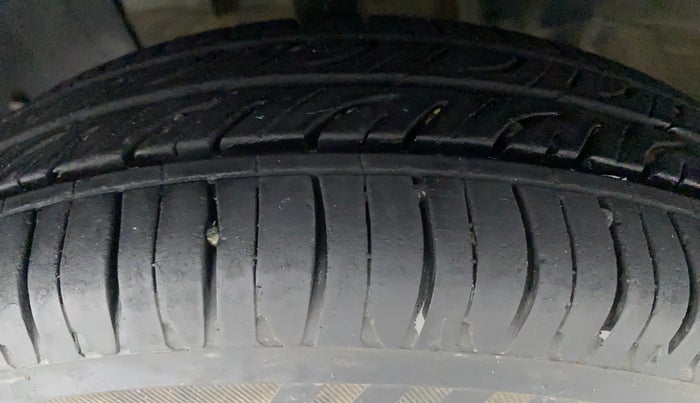 2016 Renault Kwid RXT 1.0 AMT (O), Petrol, Automatic, 60,897 km, Left Front Tyre Tread