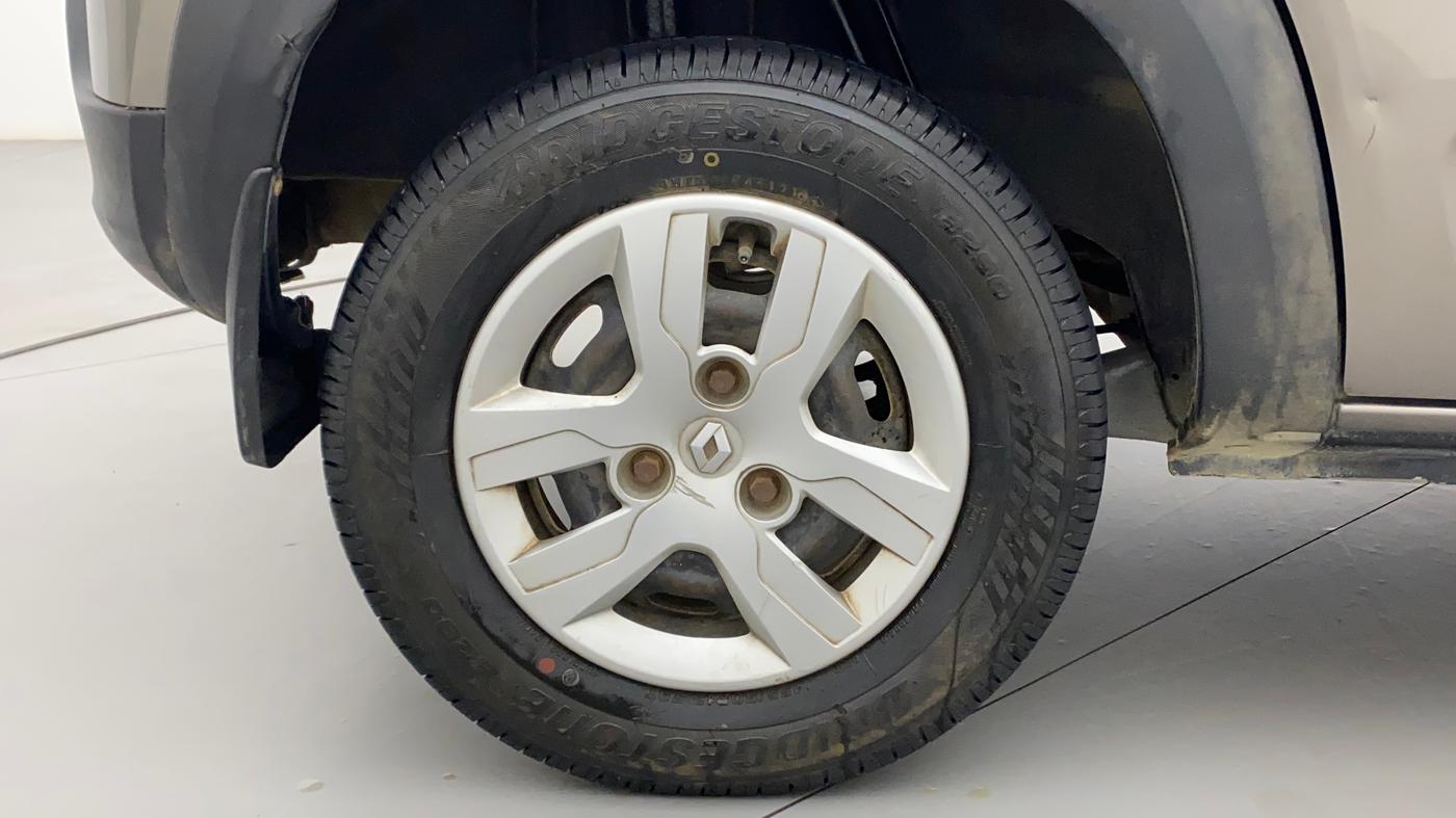 2016 Renault Kwid RXT 1.0 AMT (O), Petrol, Automatic, 60,897 km, Right Rear Wheel