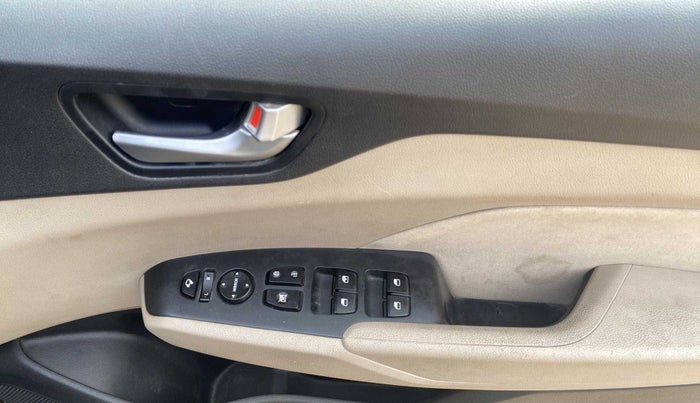 2017 Hyundai Verna 1.6 VTVT SX, Petrol, Manual, 45,944 km, Driver Side Door Panels Control
