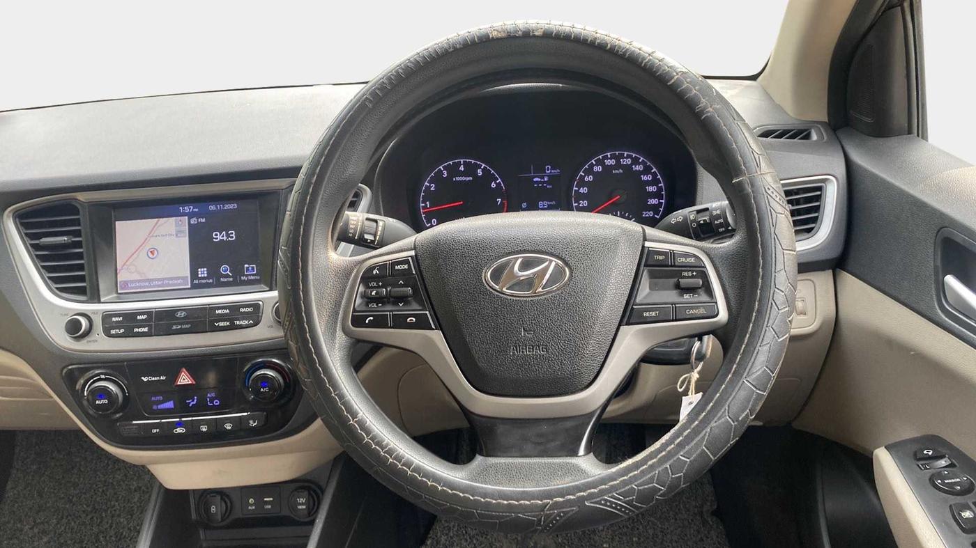 2017 Hyundai Verna 1.6 VTVT SX, Petrol, Manual, 45,944 km, Steering Wheel Close Up