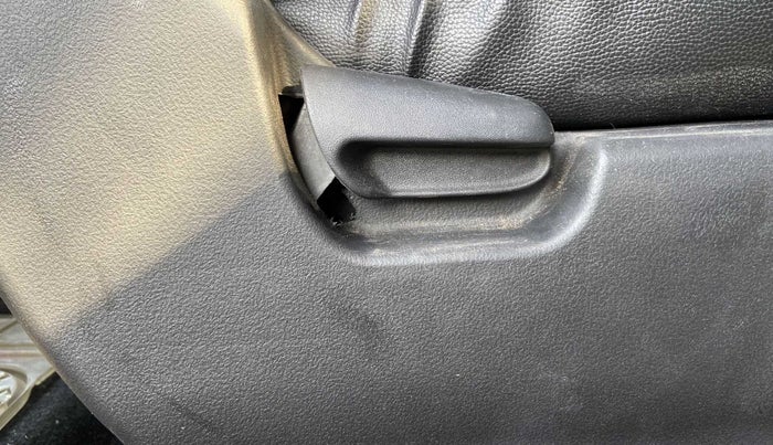2018 Maruti Wagon R 1.0 LXI CNG, CNG, Manual, 82,160 km, Driver Side Adjustment Panel