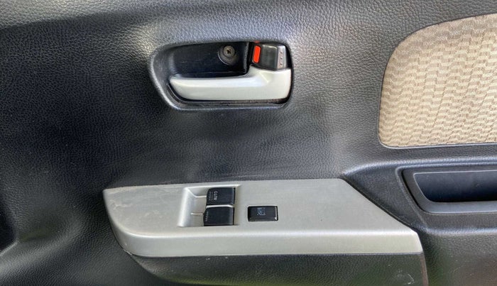 2018 Maruti Wagon R 1.0 LXI CNG, CNG, Manual, 82,160 km, Driver Side Door Panels Control