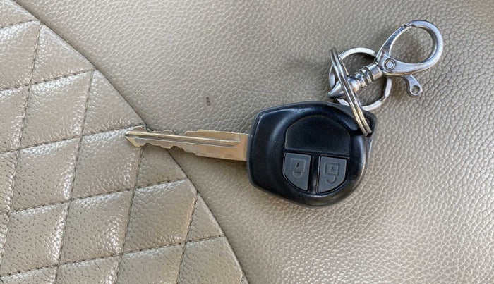 2017 Maruti Swift Dzire VDI ABS, Diesel, Manual, 85,632 km, Key Close Up