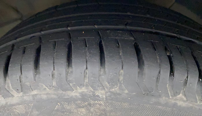 2021 Hyundai Verna SX (O) 1.5 VTVT IVT, Petrol, Automatic, 16,869 km, Right Front Tyre Tread