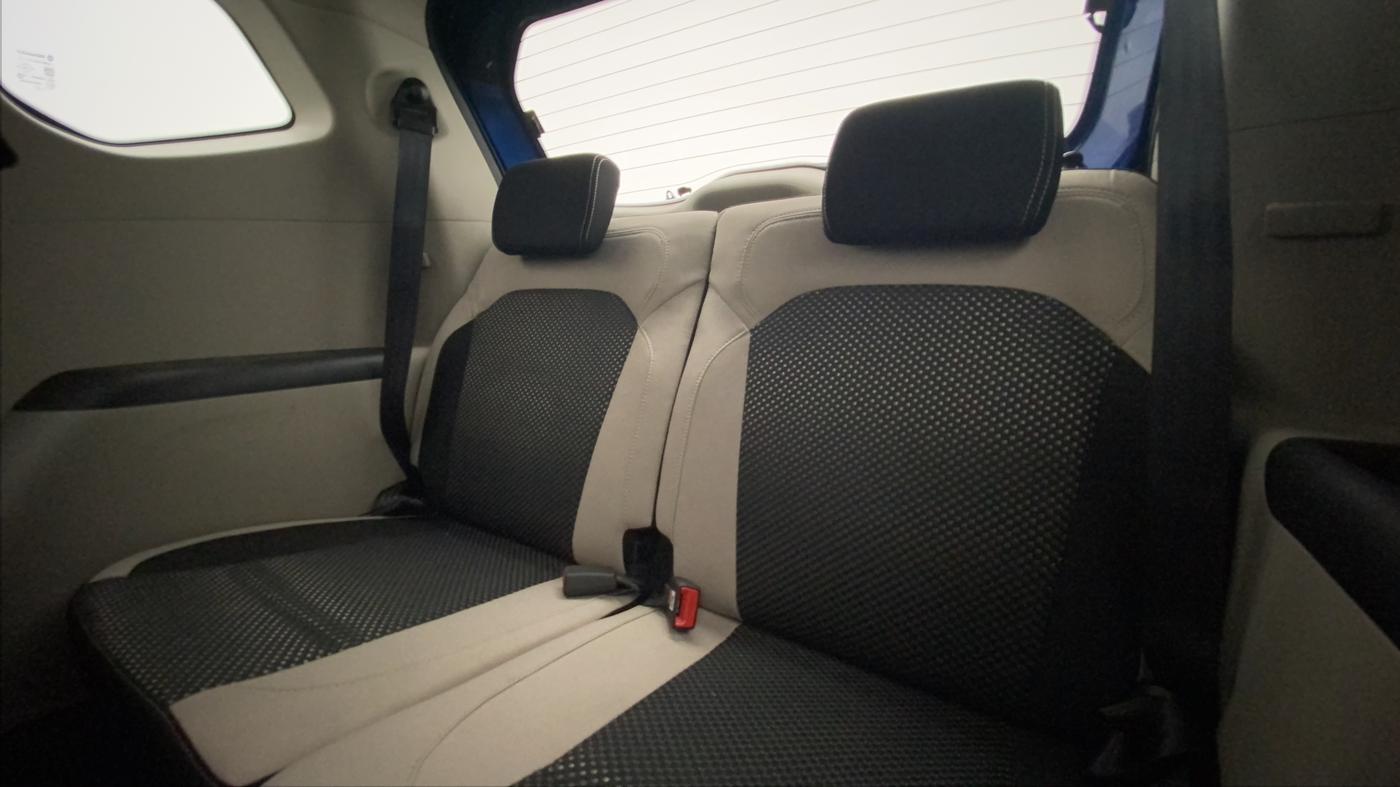 2022 Renault TRIBER RXZ DUAL TONE, Petrol, Manual, 8,433 km, Third Seat Row ( optional )