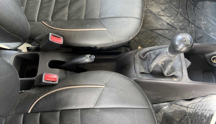 2017 Hyundai Eon ERA +, Petrol, Manual, 22,261 km, Gear Lever