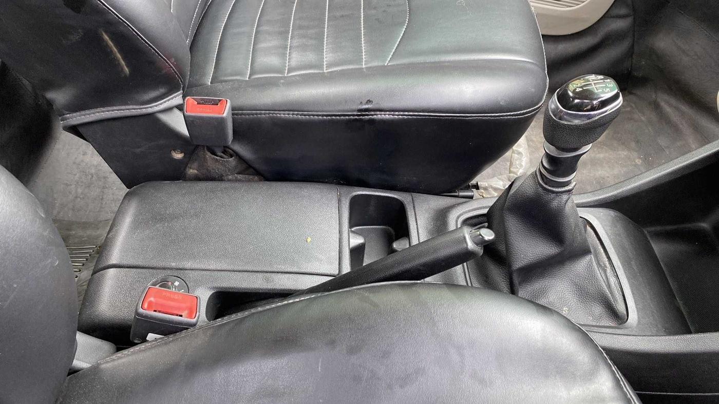 2019 Renault TRIBER RXT, Petrol, Manual, 49,833 km, Gear Lever